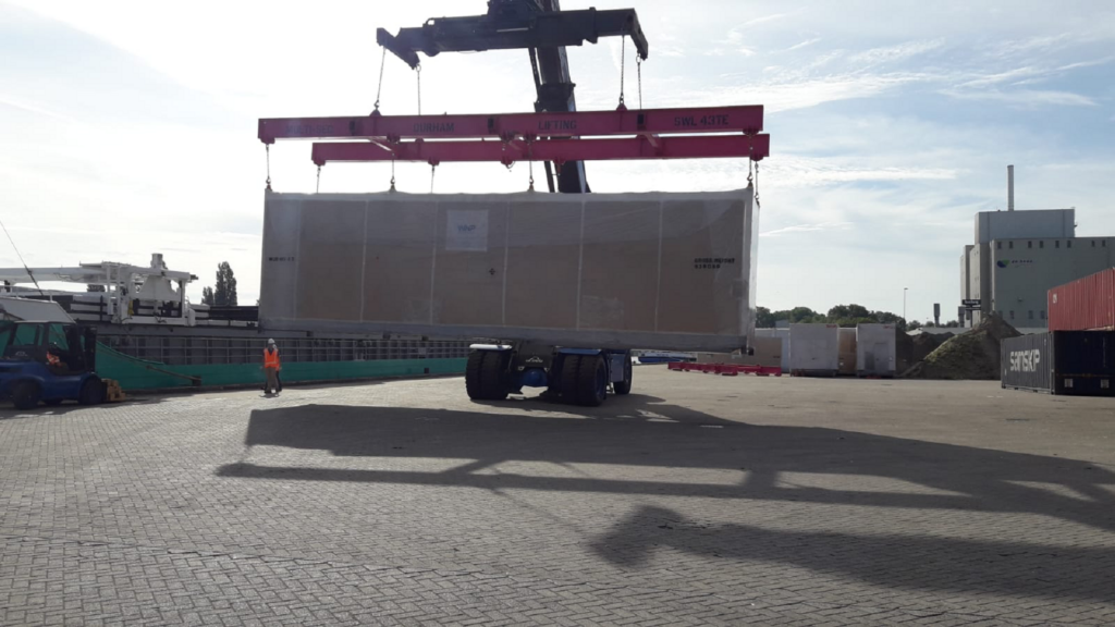 Project Logistics zeeschip in Veghel